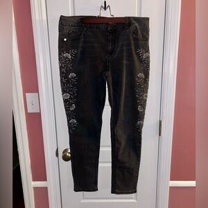 Seven7 Women's Dark Gray Floral Embroidered Skinny Ankle Jeans